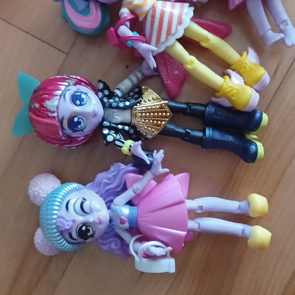 SET of 4 dolls Capsule Chix - Picture 3 of 7